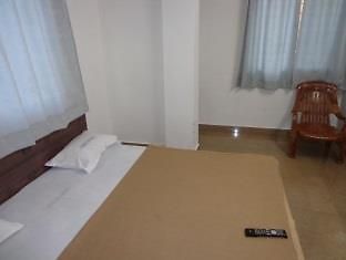 Oyo 36211 Hotel Padma Palace Uddzsaín Kültér fotó