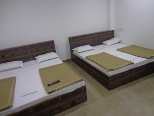 Oyo 36211 Hotel Padma Palace Uddzsaín Kültér fotó